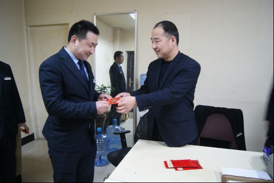 点击放大